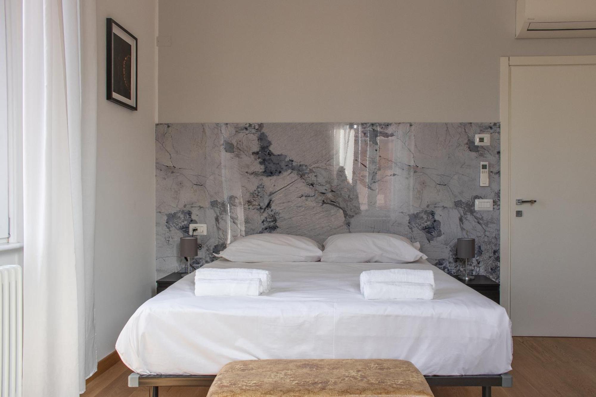 Rrrapido Holy Suites And Rooms - Via Sardegna Milano Eksteriør bilde