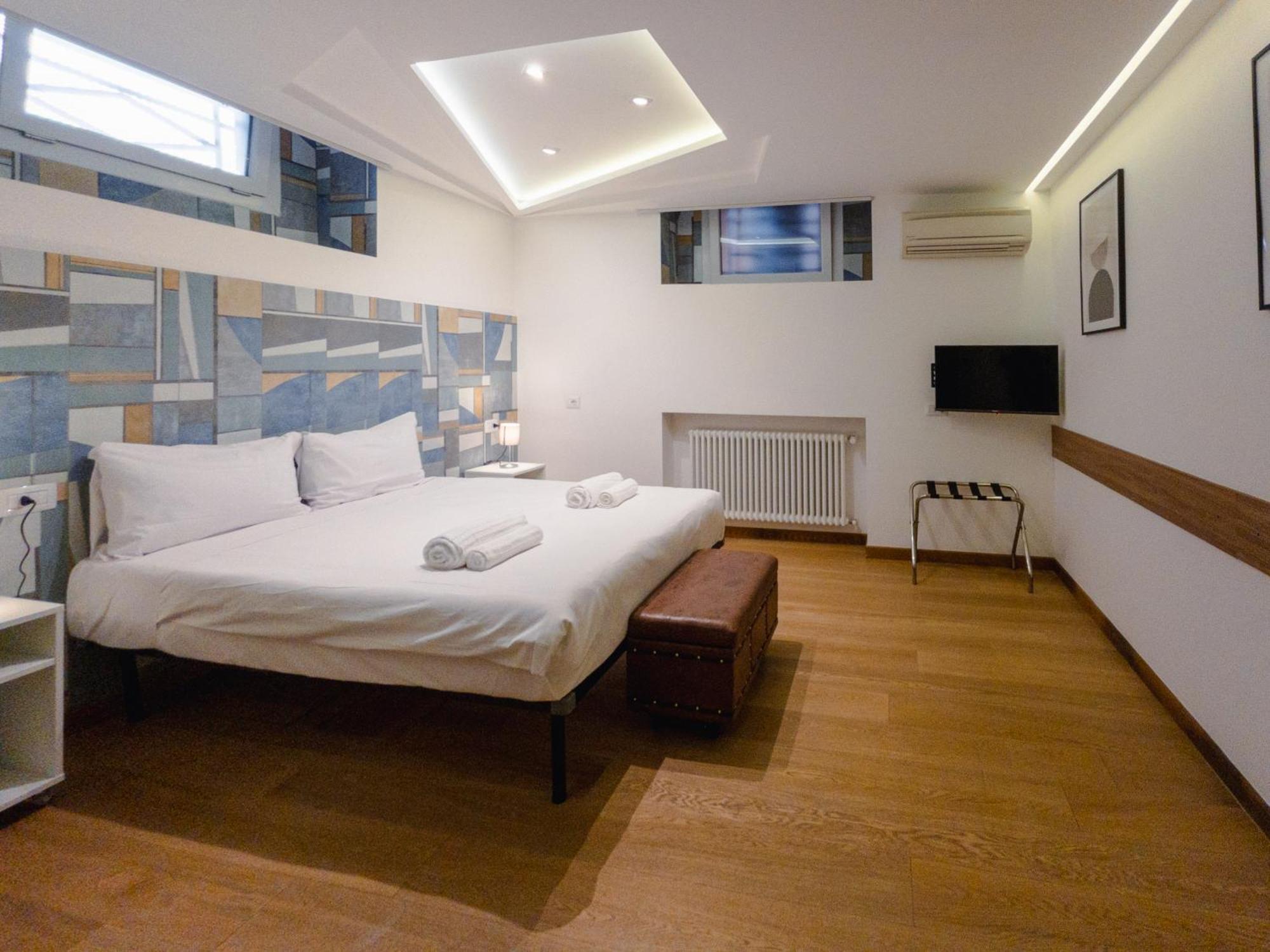 Rrrapido Holy Suites And Rooms - Via Sardegna Milano Eksteriør bilde